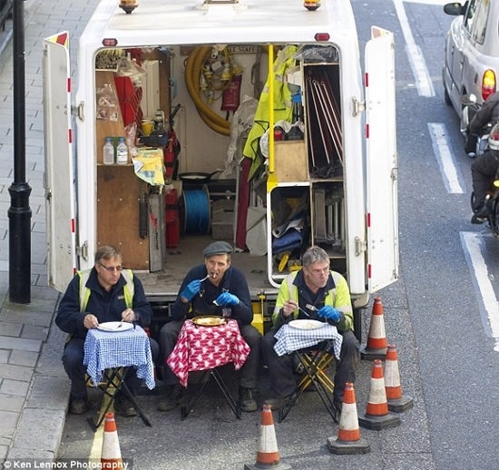 Having lunch like a sir