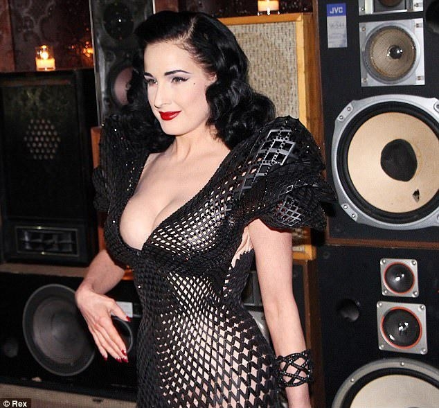 Dita in world's 1st 3D dress