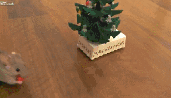 Mouse decorates tree