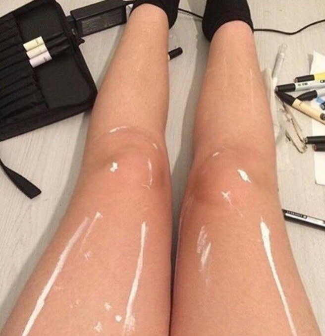 Are these legs shiny or just with white paint?