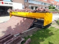Brick laying machine